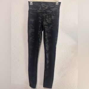 Spanx Black Camouflage Leggings size Medium